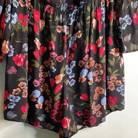 Sonsy Black Floral Off The Shoulder Shorts Romper - Picture 3 of 9